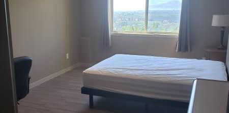 2 Bedroom legal suite in Black Mountain – Perfect for Students! - Photo 2