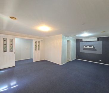 Spacious Three-Bedroom Family Home with Double Garage, Multiple Liv... - Photo 3
