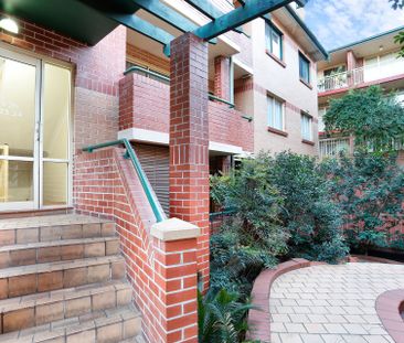 Renovated Two Bedroom Apartment in the Heart of Newtown with Parking - Photo 6
