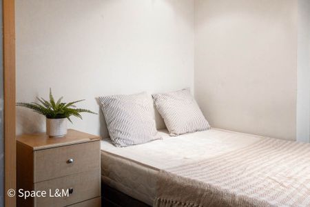 Basingstoke Road, Reading, Berkshire, RG2 0ET. - Photo 2