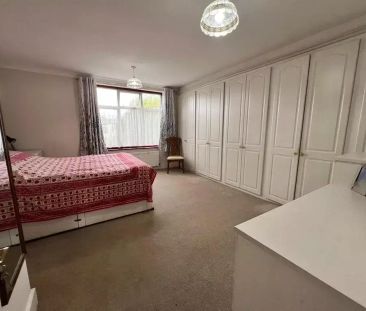 4 bedroom semi-detached bungalow to rent - Photo 4