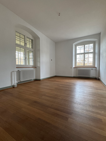 WOHNEN IN EINEM HISTORISCHEN GEBÄUDE MIT GROSSEM GARTEN! - Photo 2