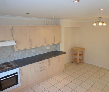 3 bedroom semi-detached house to rent - Photo 6