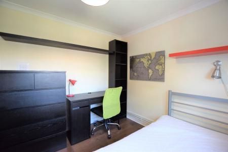 6 Bed Student House - 26 Knight Avenue - Photo 4