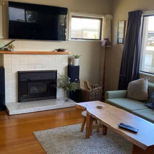 Perfect for families or professionals seeking a comfortable and stylish living space. - Photo 1