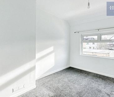 3 bedroom end of terrace house to rent - Photo 2