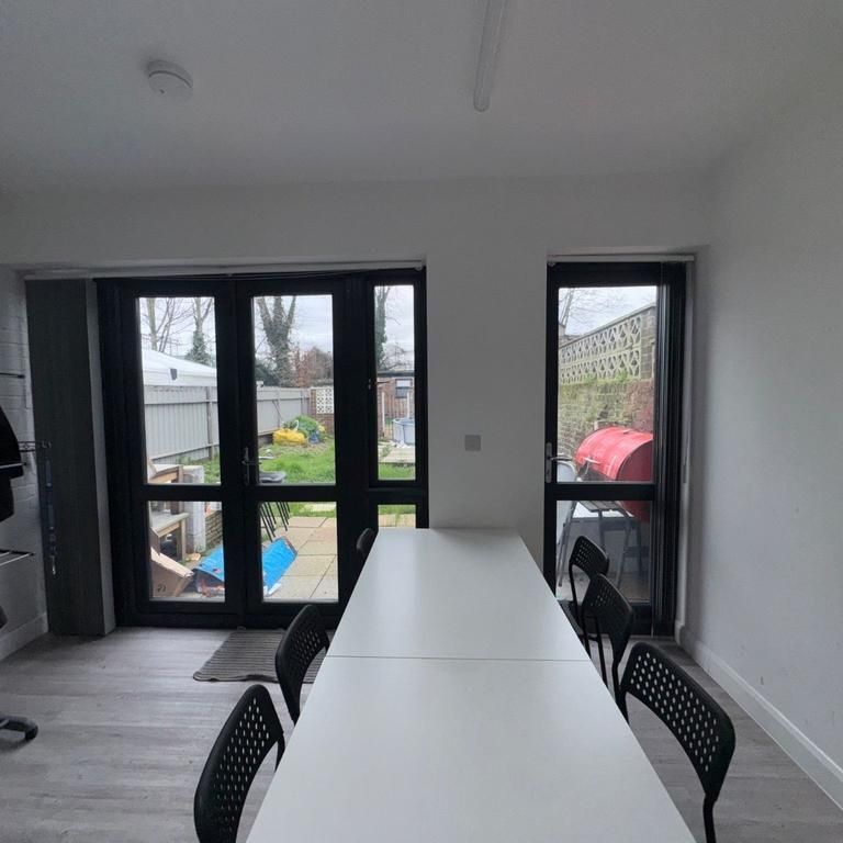 5 bedroom house to rent - Photo 1