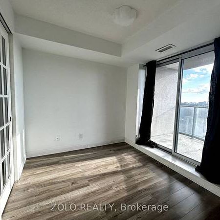 Yonge and Park home Renovated Lrg 1Bdrm +Den Hydro +Heat Incl. 1Parki - Photo 1