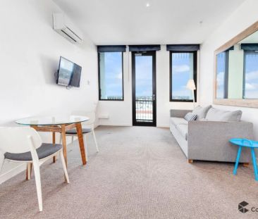 Great views, Central location, Metres from the beach! - Photo 5
