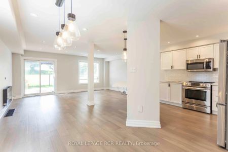 Condo Townhouse For Lease | N9256468 - Photo 4