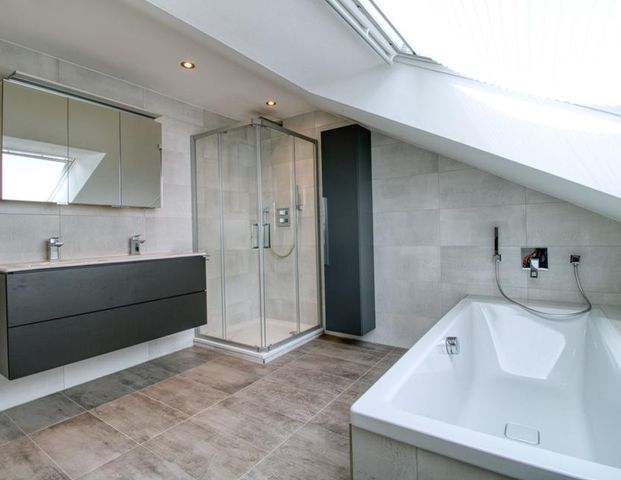 LUXUS TRIFFT NATUR - ELEGANTES WOHNEN AUF ZWEI EBENEN - Foto 1