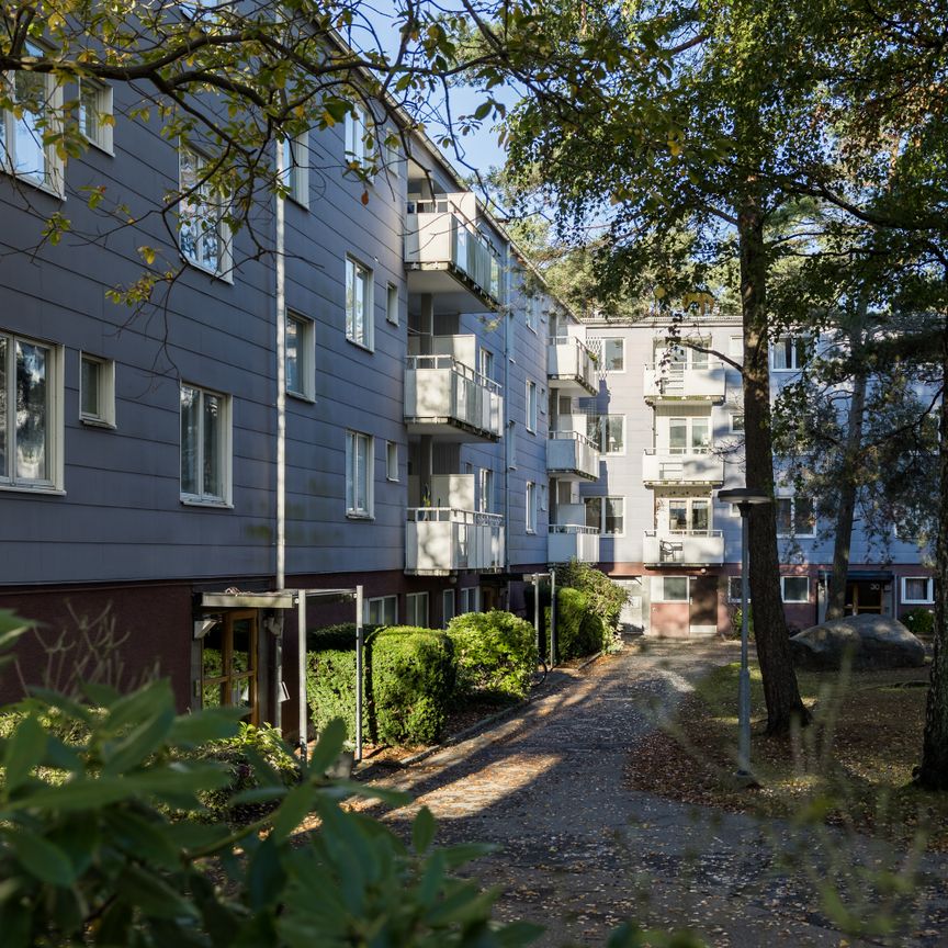 Aprilgatan 42 - Photo 1