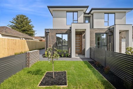 Stylish Modern Two-Story Townhouse - Photo 2