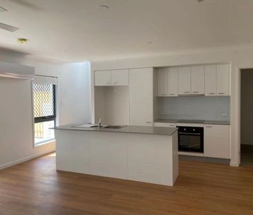 4B2B2C LUXURY TOWNHOUSE AT THE TOP LOCATION - Photo 3