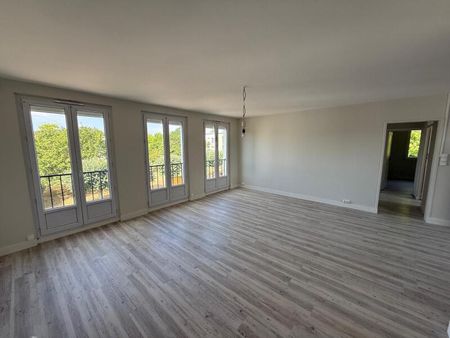 Location Appartement 4 pièces 80m² ST JEAN DE BRAYE 45800 - Photo 2