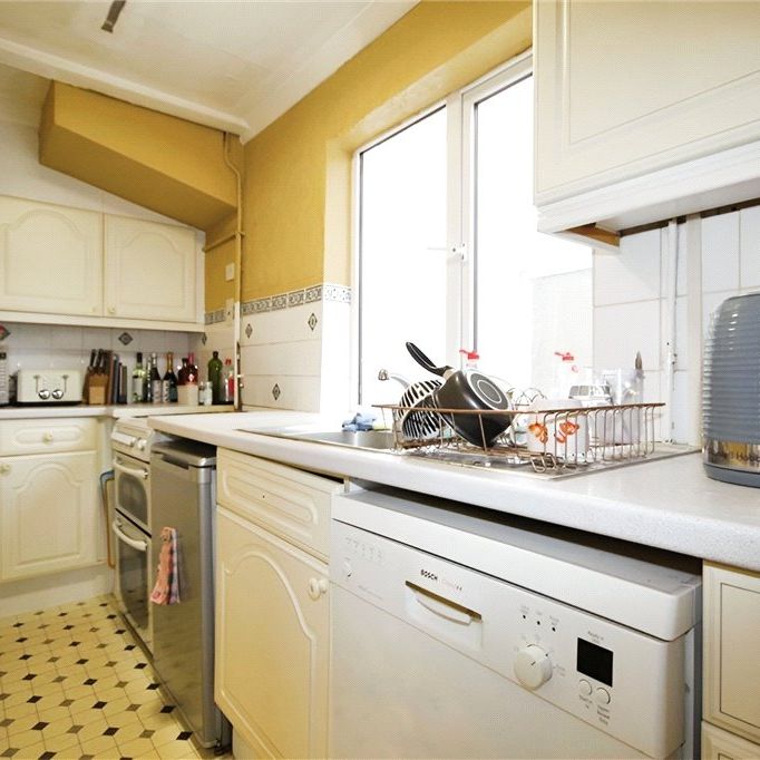 Aldershot Road, Guildford, GU2 8AJ - Photo 1