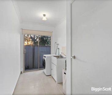 12 Rockpool Road, Truganina VIC 3029 - Photo 3