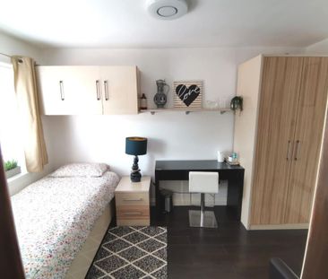 5 bedroom detached house to rent - Photo 3