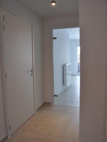 Recent appartement met twee slaapkamers, ruim terras en berging. - Foto 3