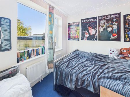 6 bedroom end of terrace house to rent - Photo 3