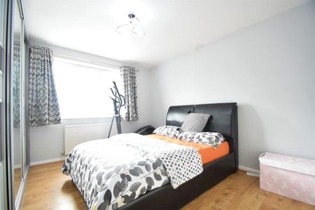 3 bedroom house - semi-detached - Photo 5