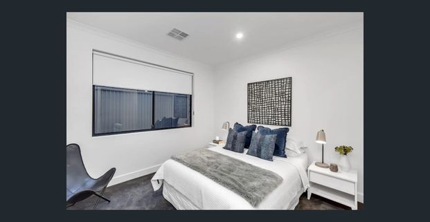 "STYLISH Modern Home Living" - Photo 1