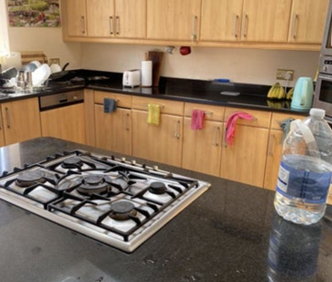 1 bedroom in a house share to rent - Photo 5