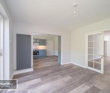 4 bedroom semi-detached house to rent - Photo 2