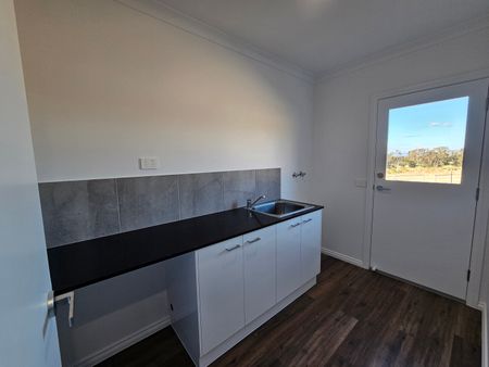 5 Sharman Road, Leneva VIC 3691 - House For Rent | Domain - Photo 2