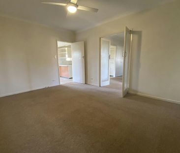 Brick Home for Rent – Perfect for Working Couples Seeking Space and... - Photo 6