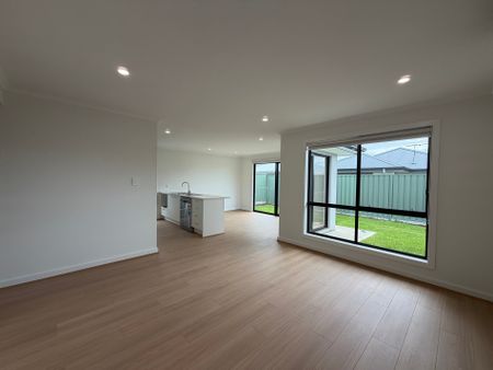 Brand New Build! - Photo 3
