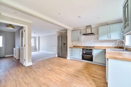 4 bedroom terraced house to rent - Photo 5