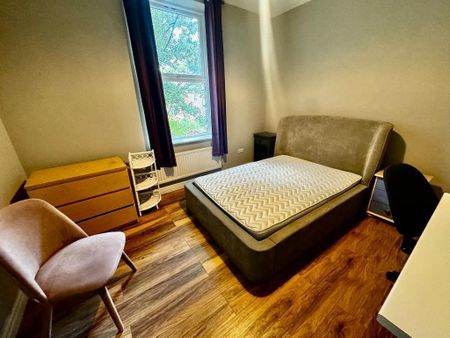 10 bedroom detached house to rent - Photo 3