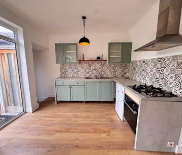 3 bedroom semi-detached house to rent - Photo 6