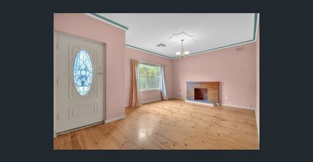 Bright & Spacious Family Home - Photo 3