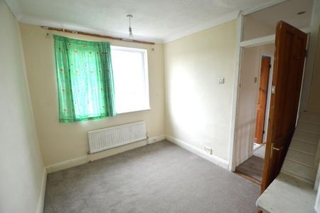 3 bedroom terraced house to rent - Photo 2