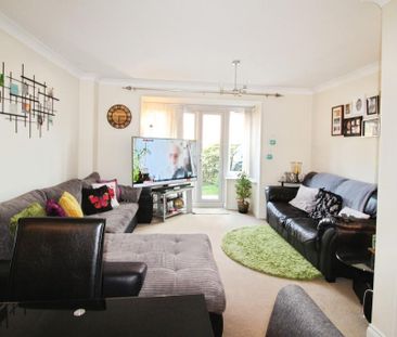 4 bedroom end of terrace house to rent - Photo 1