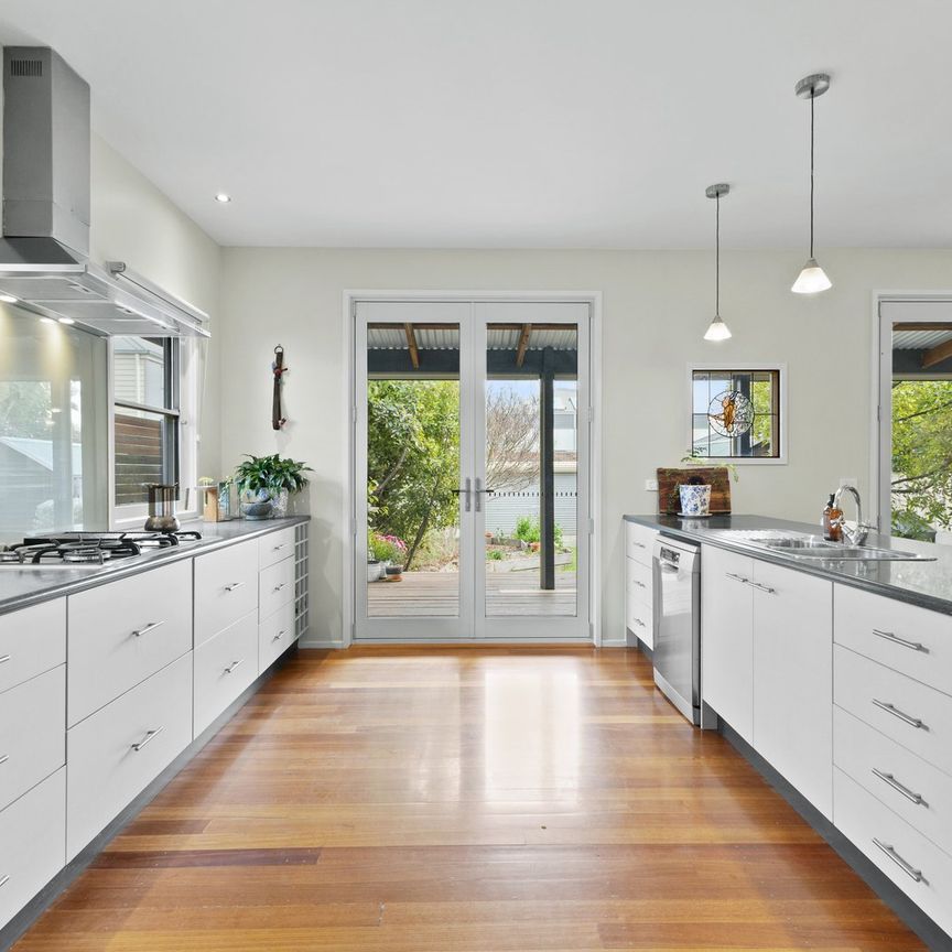 33 Cassels Road, Brunswick VIC 3056 - Photo 1