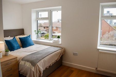 3 bedroom flat to rent - Photo 3