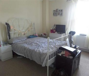 Terraced House to rent on - Photo 6
