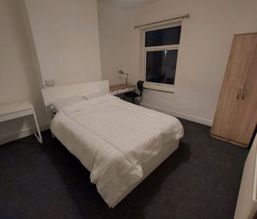 4 bedroom terraced house to rent - Photo 4