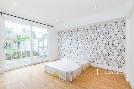 1 bedroom house to rent Elgar Avenue, Surbiton, KT5 - Photo 3