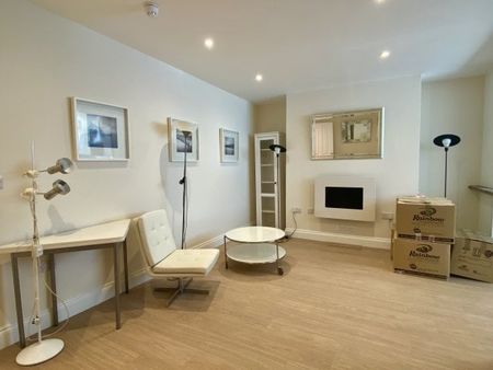 West Terrace, Eastbourne, BN21 - Photo 4