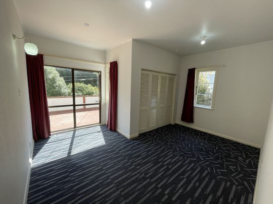 Family Home in Karori - Photo 1
