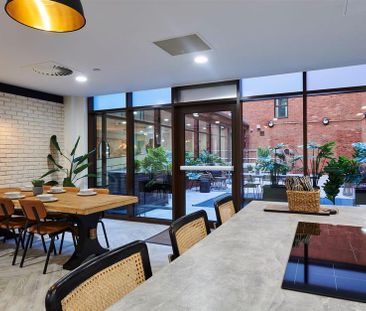 1 bedroom in a flat share to rent - Photo 3