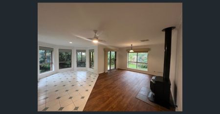 LIGHT FILLED & LOW MAINTENANCE HOME WITH ESTABLISHED GARDEN - Photo 2