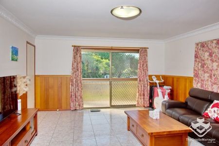 Furnished 4 bedrooms walking to school and shopping centre - Photo 4