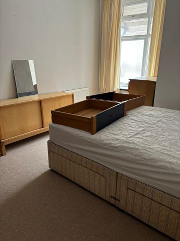 Room in a Shared House, Nags Head Hill, BS5 - Photo 3