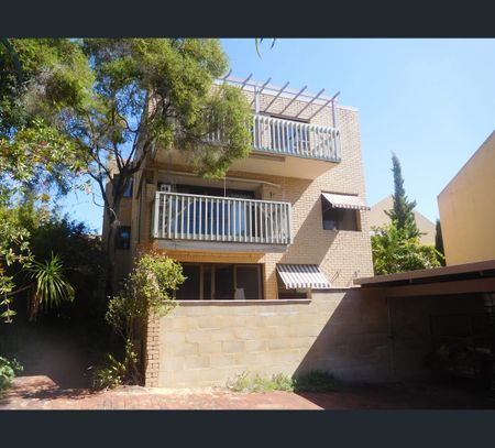 2/133 Fairway, Crawley, WA 6009 - Photo 2