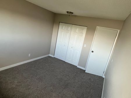 Spacious 2nd Floor 2 Bedroom Cat Friendly Suite in Clearview! - Photo 4